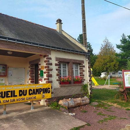 Camping Le Val Aux Fees - Broceliande Concoret Exteriör bild