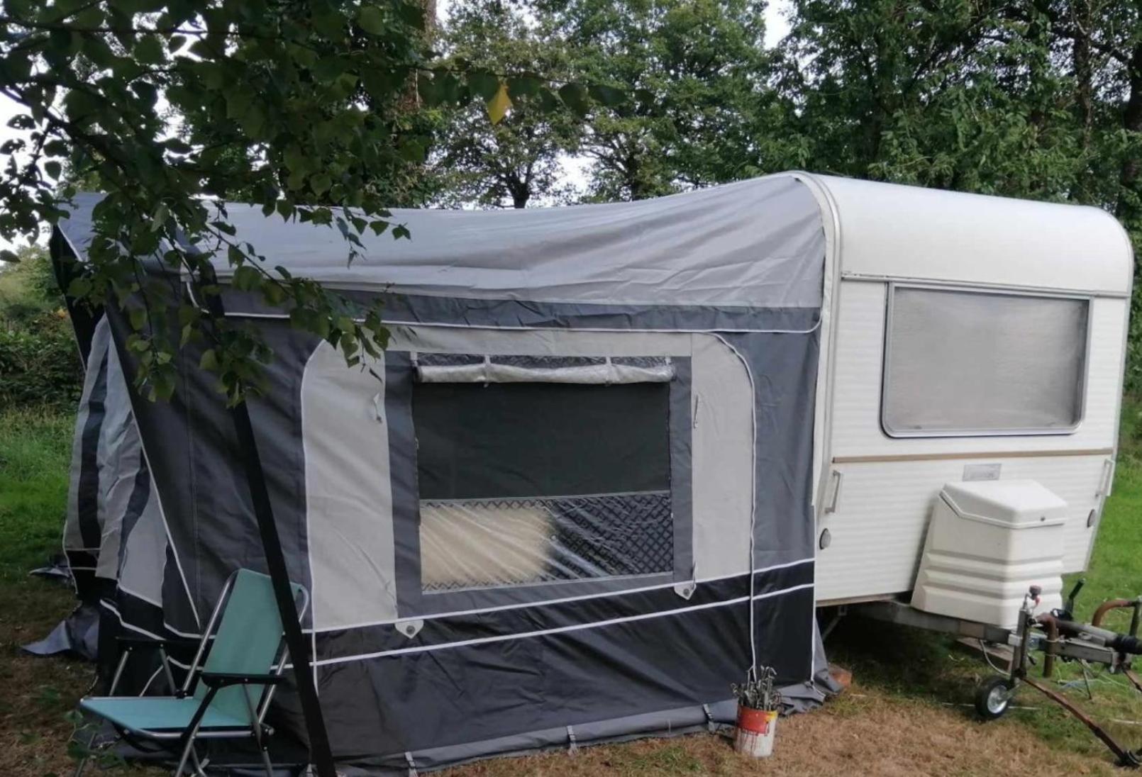 Camping Le Val Aux Fees - Broceliande Concoret Exteriör bild