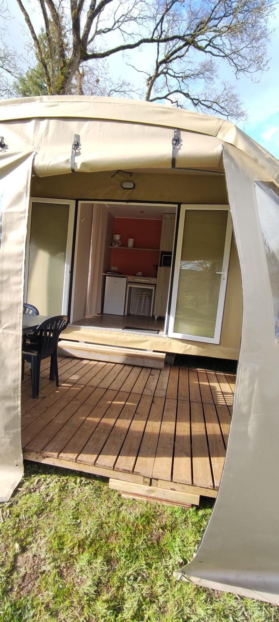 Camping Le Val Aux Fees - Broceliande Concoret Exteriör bild