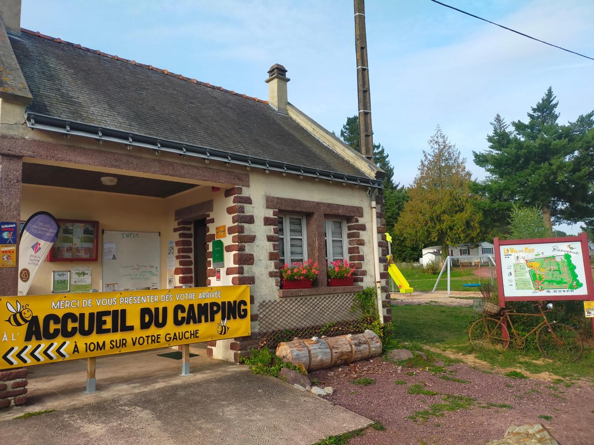 Camping Le Val Aux Fees - Broceliande Concoret Exteriör bild