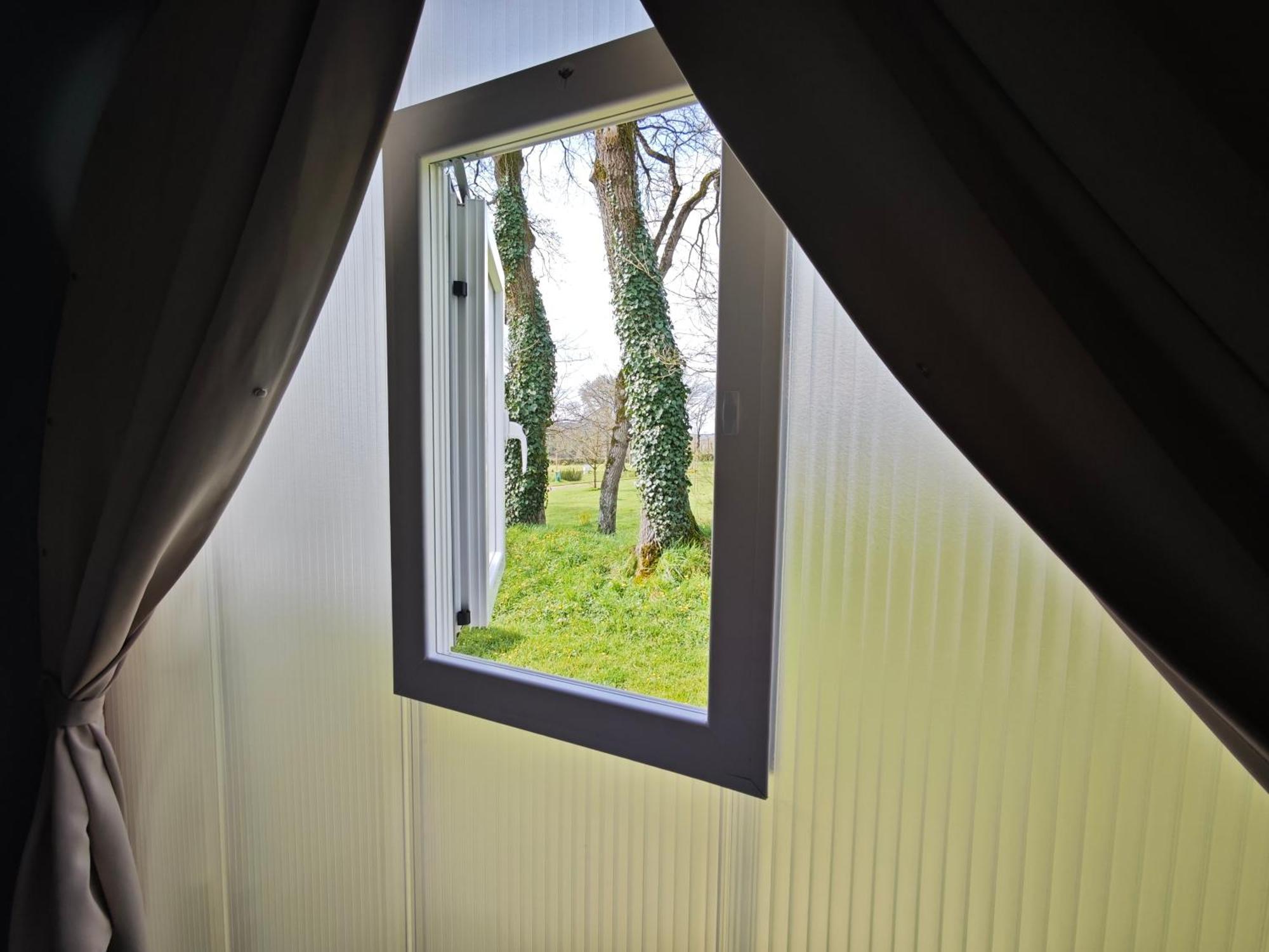 Camping Le Val Aux Fees - Broceliande Concoret Exteriör bild