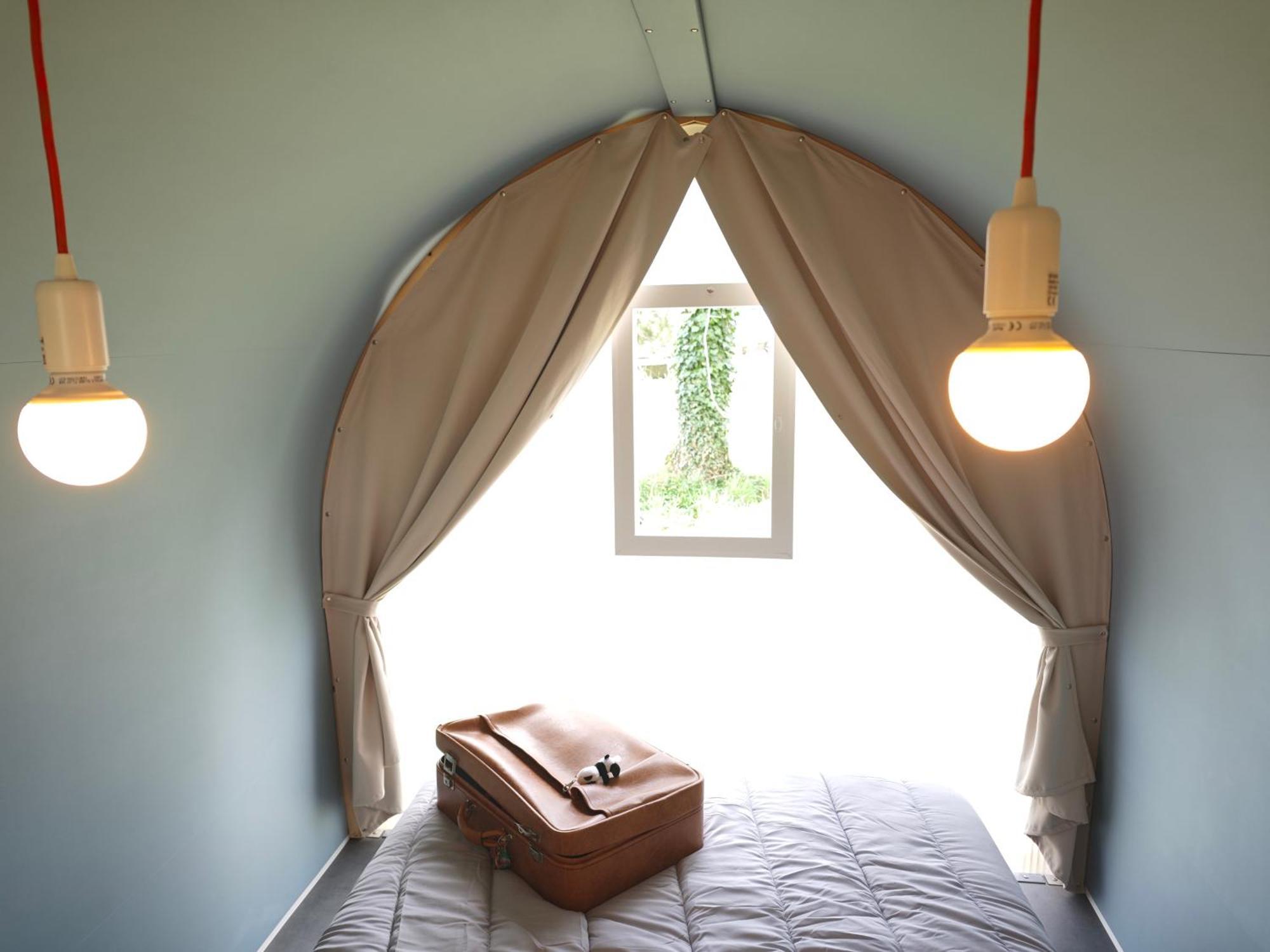 Camping Le Val Aux Fees - Broceliande Concoret Exteriör bild