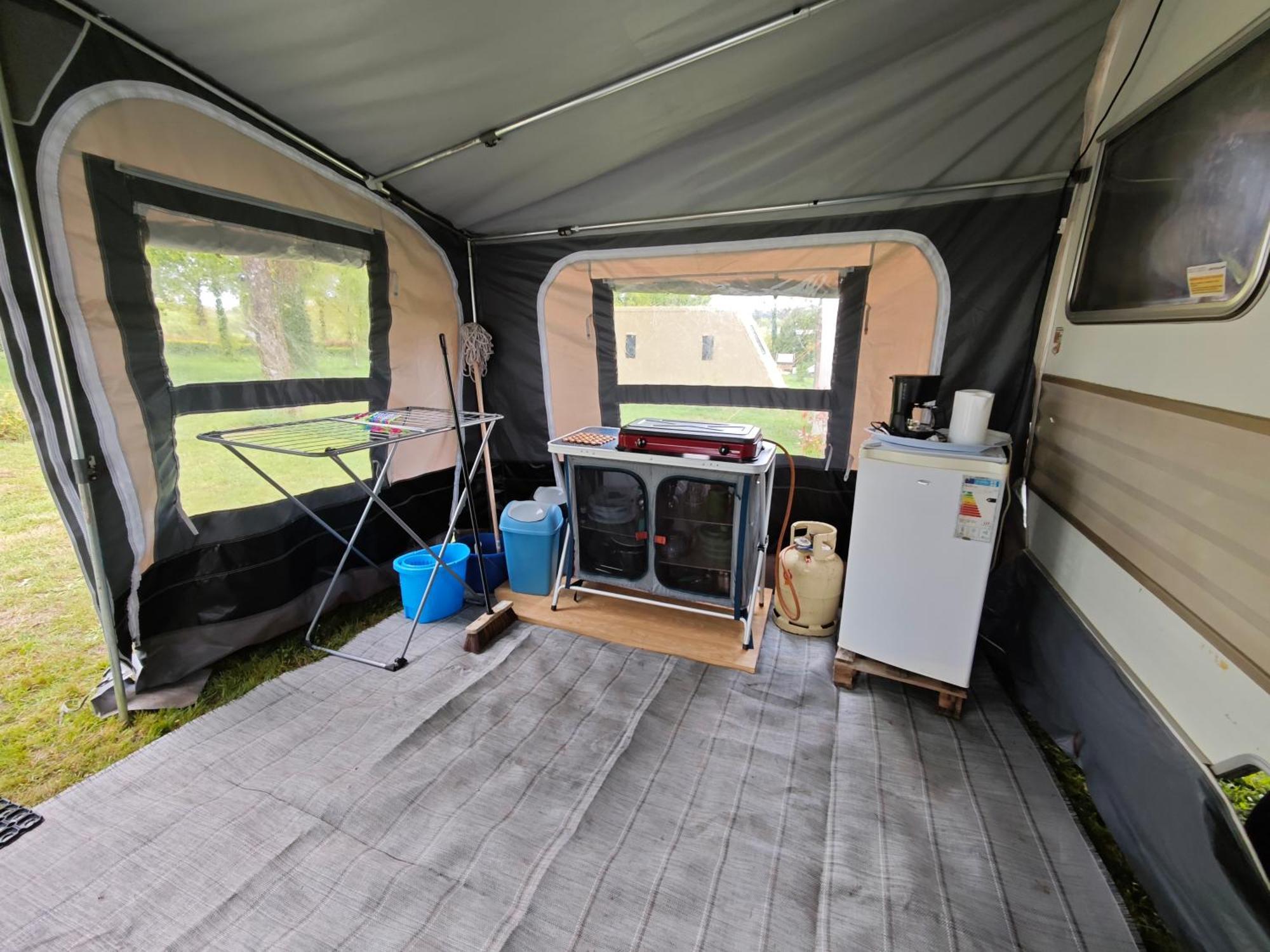 Camping Le Val Aux Fees - Broceliande Concoret Exteriör bild